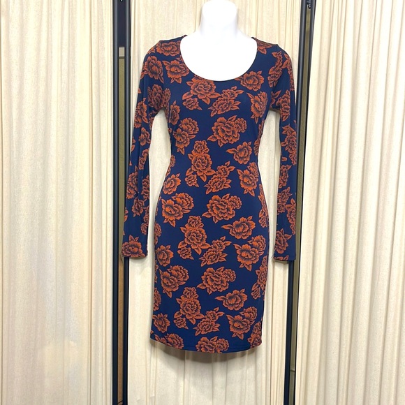 LIKE NEW! FOREVER 21 NAVY BLUE & DARK ORANGE FLORAL BODYCON DRESS SIZE SMALL - Picture 1 of 9